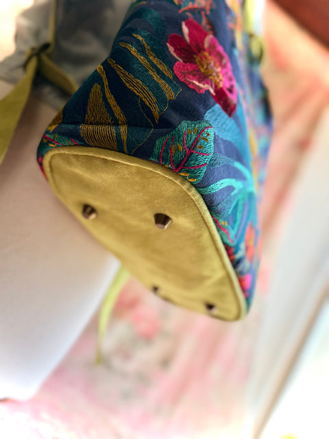 Flora Backsac: Convertible Backpack, Stylish & Versatile Craft Companion