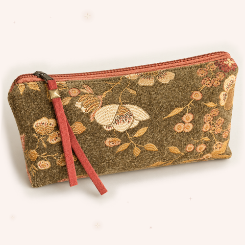 Atenti Woodland Bloom on blush ivory with subtle rose-gold and champagne stars.