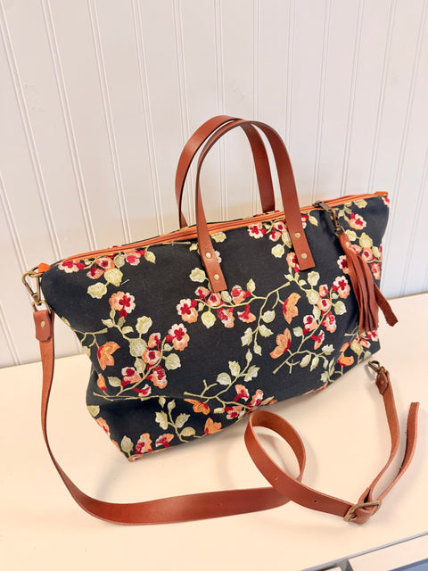 Romeo Buddy Bag – Embroidered USA Handmade Leather Crossbody Strap Carry All Tote (Copy)