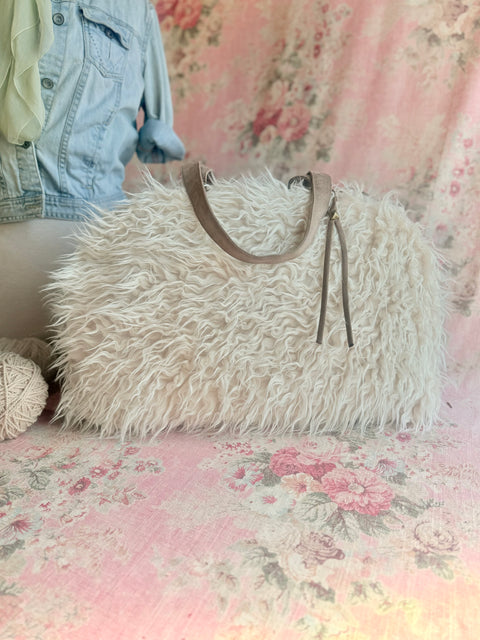 Llama Twist Overnighter