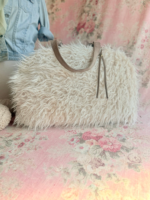 Llama Twist Overnighter