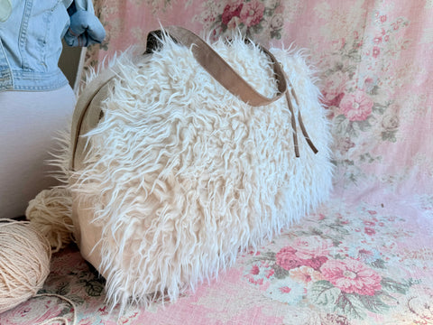 Llama Twist Overnighter