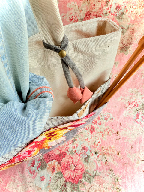 Blossoms Grey Tutto Tote Bag